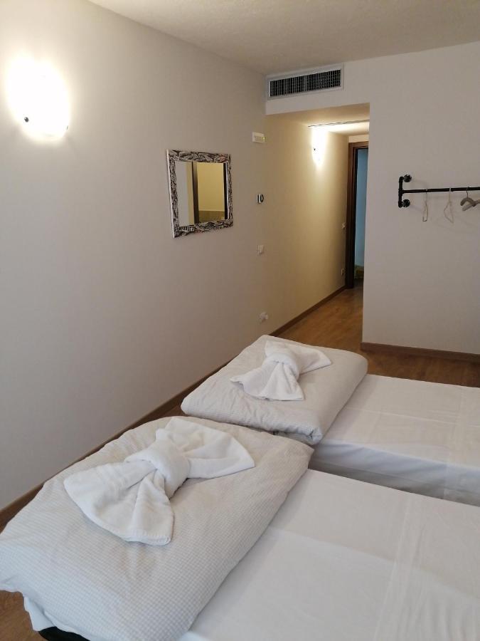 Ferrari Formula 1 Hotel Orio al Serio Bagian luar foto